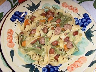 TAGLIATELLE CON SALSICCIA E FAGIOLI BORLOTTI