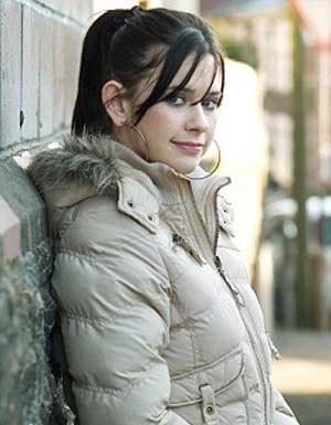 Lucy Gordon si è suicidata - Anche Stephanie Parker, 22enne star della serie tv Belonging, si è suicidata nella notte tra venerdì 17 e sabato 18 aprile