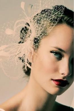 Quest'anno se ti sposi..Lo Stile è Pin Up! Velo corto da sposa
