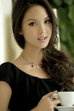 Zhang Zilin Cina (Miss World) VS Riyo Mori Giappone (Miss Universo)