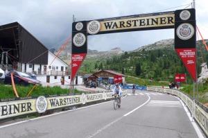 Ciclismo – La Maratona delle Dolomiti “beve” Warsteiner