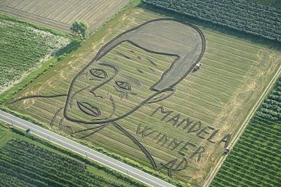 Facce da trattore, la Land Art