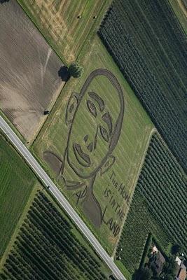 Facce da trattore, la Land Art