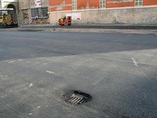 Fidenza, riqualificazione di Piazza Verdi: una mano di asfalto.
