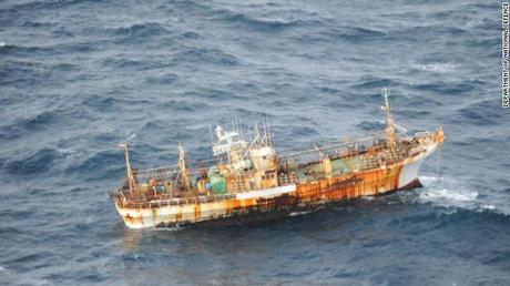 Il peschereccio strappato dallo tsunami a un porto giapponese e arrivato in Alaska sarà affondato dalla Us Coast Guard