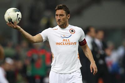 Altro infortunio per Totti, il capitano della Roma salta la sfida con il Lecce