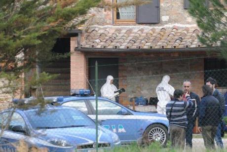 La madre e il figlio uccisi in un casolare a Perugia. forse vittime di rapinatori