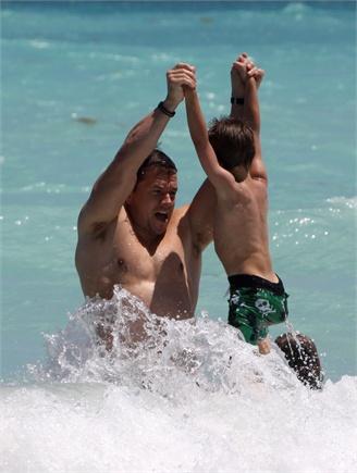 Mark Wahlberg a Miami Beach con la famiglia