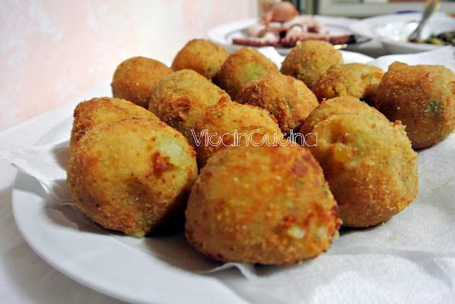Crocchette di patate, fave e pecorino Crocchette di patate, fave e pecorino
