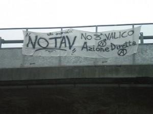Striscioni e corteo: No Tav, no Terzo Valico Striscioni e corteo: No Tav, no Terzo Valico
