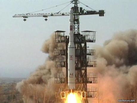 Corea del Nord: fallito il lancio del satellite. Il razzo si è disintegrato