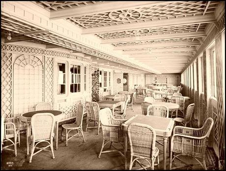 Titanic cafe parisien