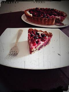 crostata 5 cereali frangipane con mousse al cioccolato bianco e frutti rossi