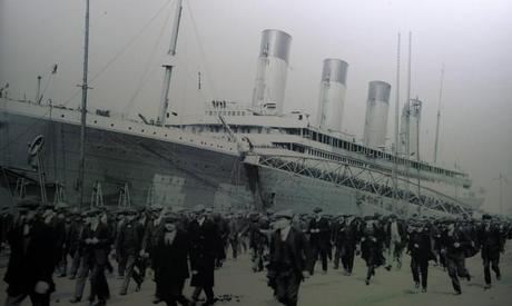 Cento anni dal Titanic: corone di fiori ed eventi televisivi