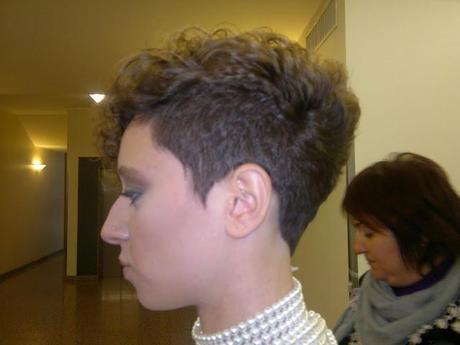 TAGLIO CAPELLI DONNA CORTI E RICCIOLI MODA 2012 TENDENZE ESTATE BY MATRIX TAGLIO CAPELLI DONNA CORTI E RICCIOLI MODA 2012 TENDENZE ESTATE BY MATRIX