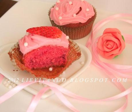 Cupcake alla fragola con frosting al philadelphia