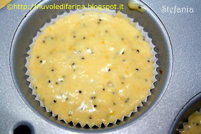 Muffin alla marmellata di mandarino tardivo e semi di papavero,  ripieni di marmelade-cream frosting