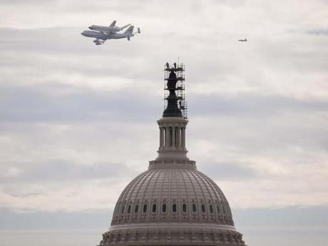 Lo Shuttle vola su Washington