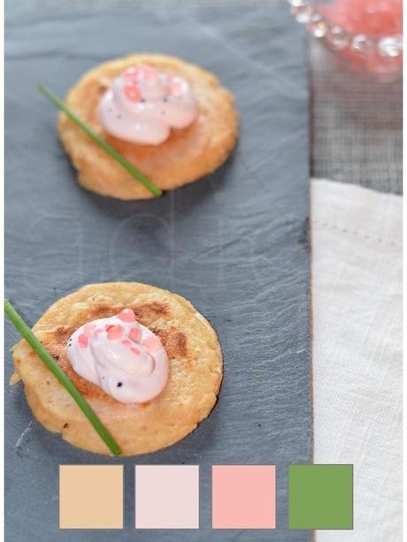 Blinis con panna acida al salmone e lacrime rosa (molecolari)