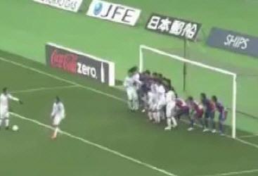 Calcio Giappone. Record, in 18 sulla linea di porta. | Video