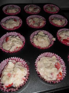 MUFFIN YOGURT E FRAGOLE e LE CHERRY MERRY MUFFIN MUFFIN YOGURT E FRAGOLE e LE CHERRY MERRY MUFFIN