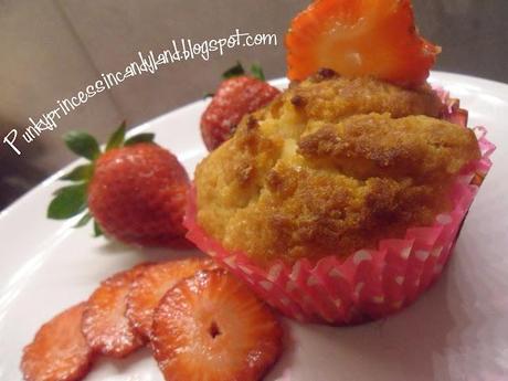 MUFFIN YOGURT E FRAGOLE e LE CHERRY MERRY MUFFIN MUFFIN YOGURT E FRAGOLE e LE CHERRY MERRY MUFFIN