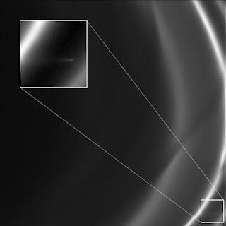 Cassini osserva oggetti che attraversano l'anello F di Saturno