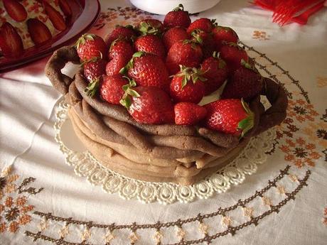 TORTA-CESTO DI FRAGOLE FRESCHE