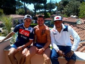 FOTO-Lavezzi su Twitter: ” Vi lascio una foto insieme ai miei…..”