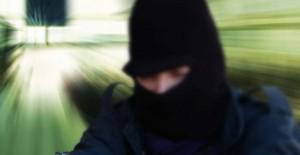 ladro Rapina al Banco di Sardegna tengono in ostaggio dipendenti e clienti e fuggono con 120mila euro