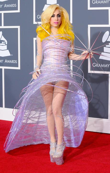 Lady gaga abito Giorgio Armani Grammy Awards 2010