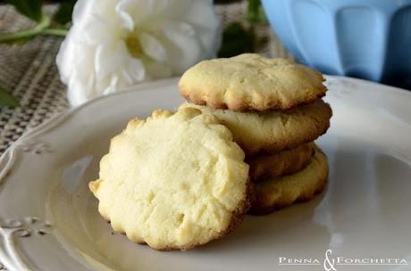 Biscotti all'arancia e alla crema frangipane - Cookies with orange and frangipani cream