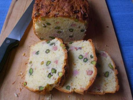 Plumcake con prosciutto e pistacchi Plumcake con prosciutto e pistacchi