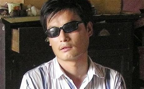 Uno dei più noti dissidenti cinesi, cieco, scompare dagli arresti domiciliari