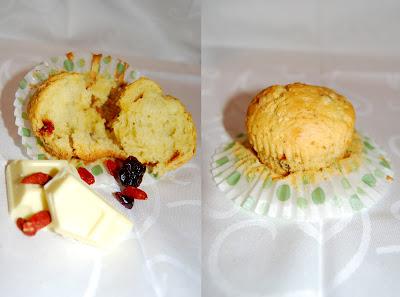 Muffins al cioccolato bianco e frutti rossi