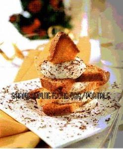 Millefoglie di pandoro con crema chantilly