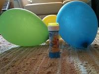 I palloncini, le bolle di sapone e le girandole