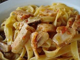 Tagliatelle con porcino e pomodoro Tagliatelle con porcino e pomodoro