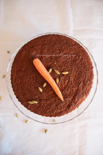 Torta di carote al cardamomo (Carrot cake with cardamom)
