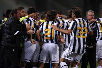 Cagliari-Juventus 0-2, la squadra di Conte è campione d'Italia