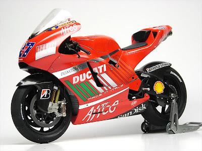 Ducati D16 C.Stoner Valencia 2007 by Max Moto Modeling