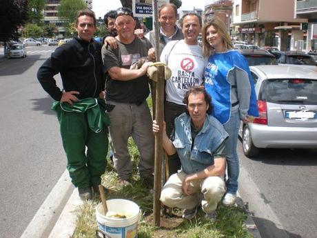 Alberi e fiori al posto dei cartelloni Alberi e fiori al posto dei cartelloni