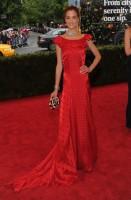 jaime king - topshop (clutch bulgari, gioielli van cleef)