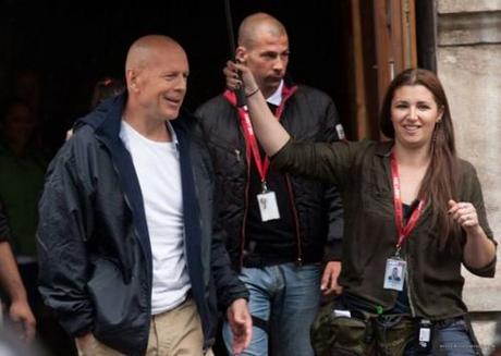 Prime foto di Bruce Willis sul set bulgaro di Die Hard 5