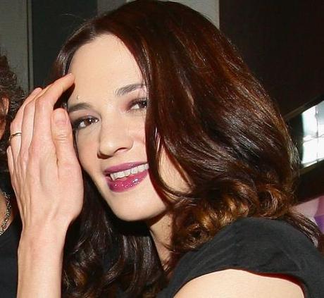 ASIA ARGENTO ELOGIA L'AUTOEROTISMO 