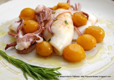 La ricetta creativa: Calamari alla piastra con pomodori datterini gialli e emulsione di olio evo, tequila, lime e dragoncello