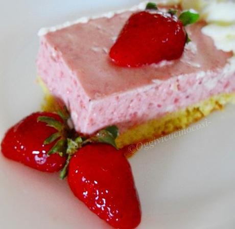 Semifreddo alle Fragole,una dolce Mousse per la Festa della Mamma.