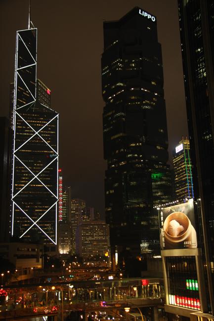 Uno scorcio notturno di Hong Kong. Foto di Marco Restelli