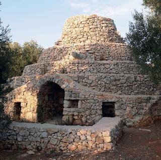 Nel corso dei secoli nel Salento leccese si è assistito a una trasformazione del paesaggio rurale.