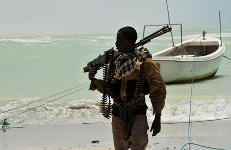 Bombardamento aereo Ue su basi dei pirati in Somalia